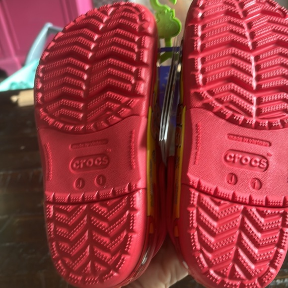 NWT lighting McQueen crocs - Picture 5 of 5